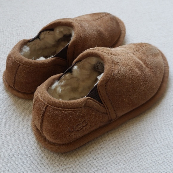 youth ugg slippers